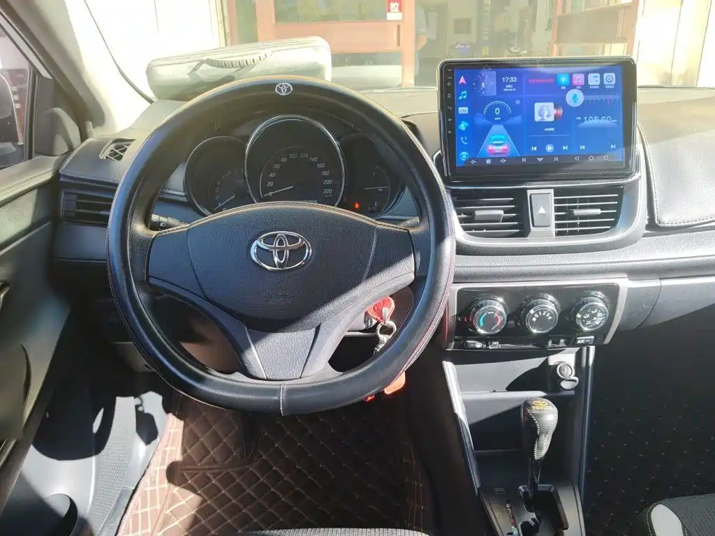 Toyota Yaris L 2021