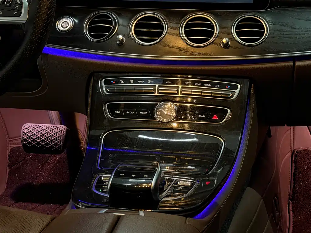 Mercedes-Benz E-Class 2017 — фото 16