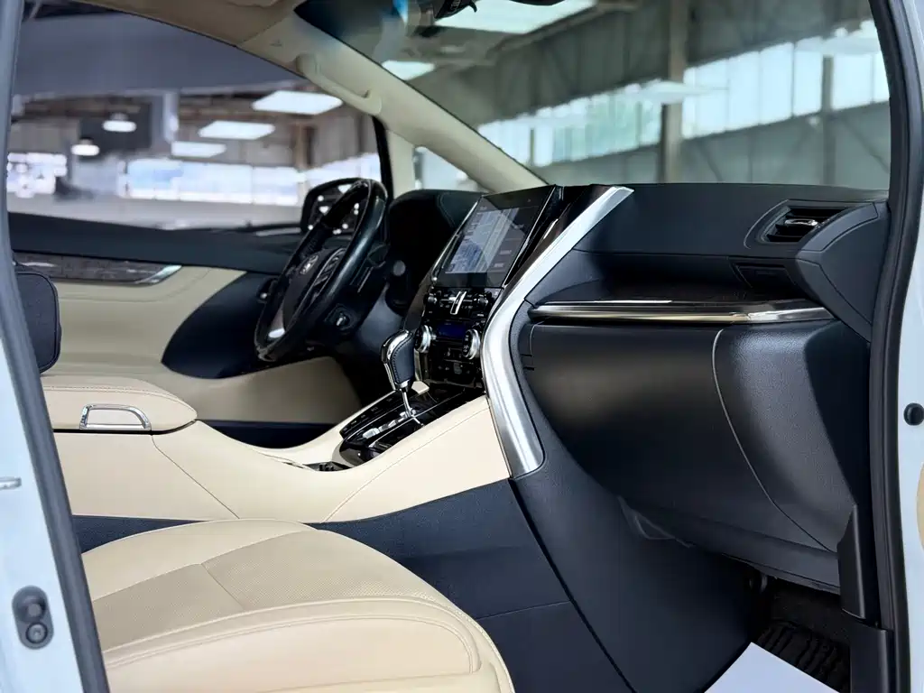 Toyota Vellfire 2023 — фото 14