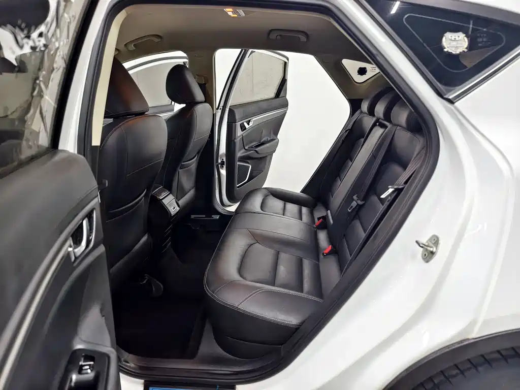 Geely Emgrand GS 2017 — фото 12