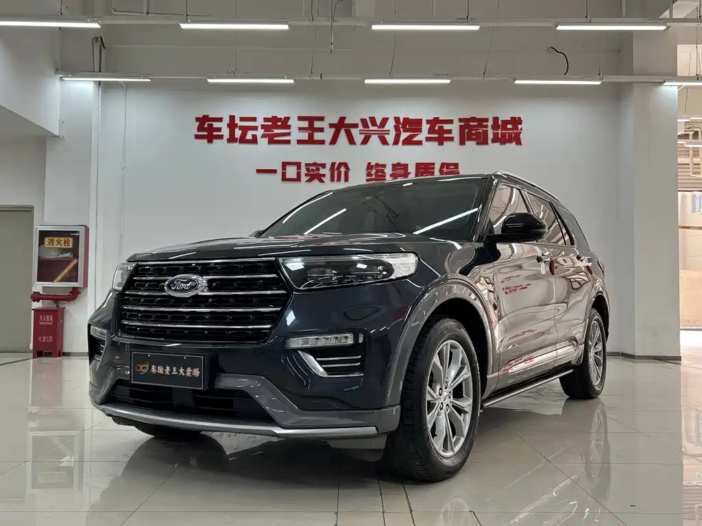 Ford Explorer 2021 — фото 1