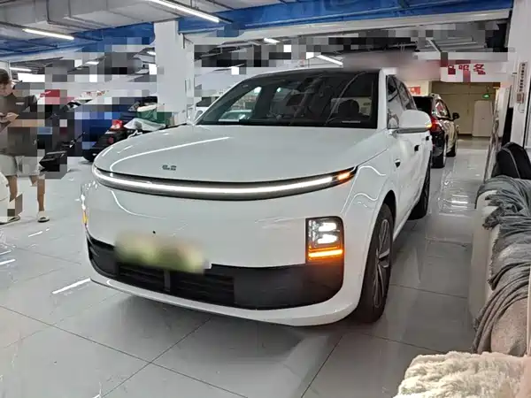 Li Auto L6 2025