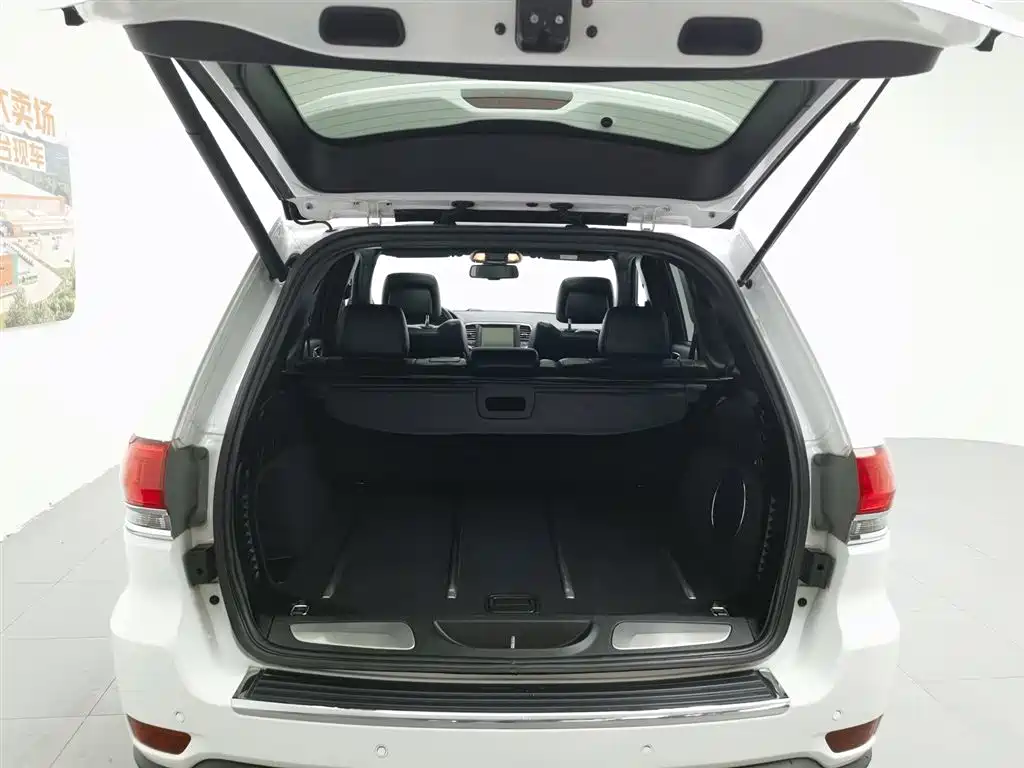 Jeep Grand Cherokee 2014 — фото 16