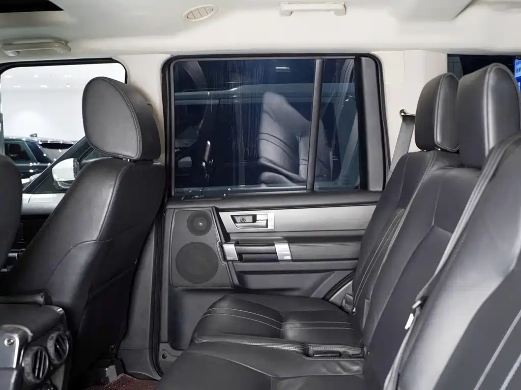 Land Rover Discovery 2014 — фото 11