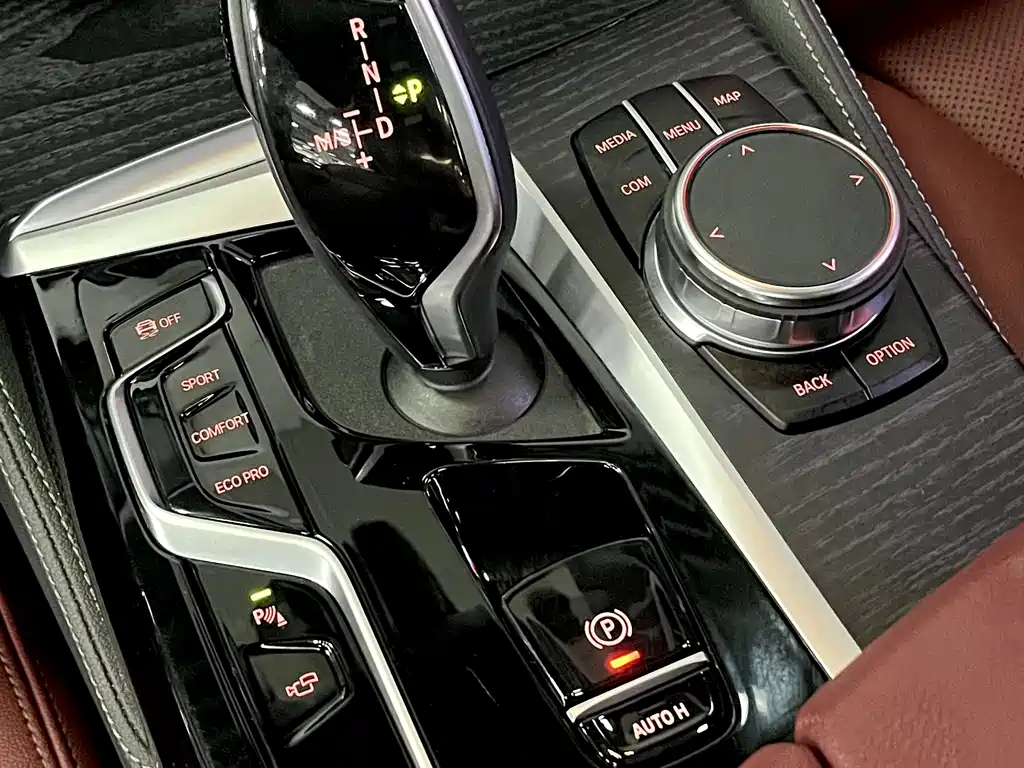 BMW 5 Series 2023 — фото 11