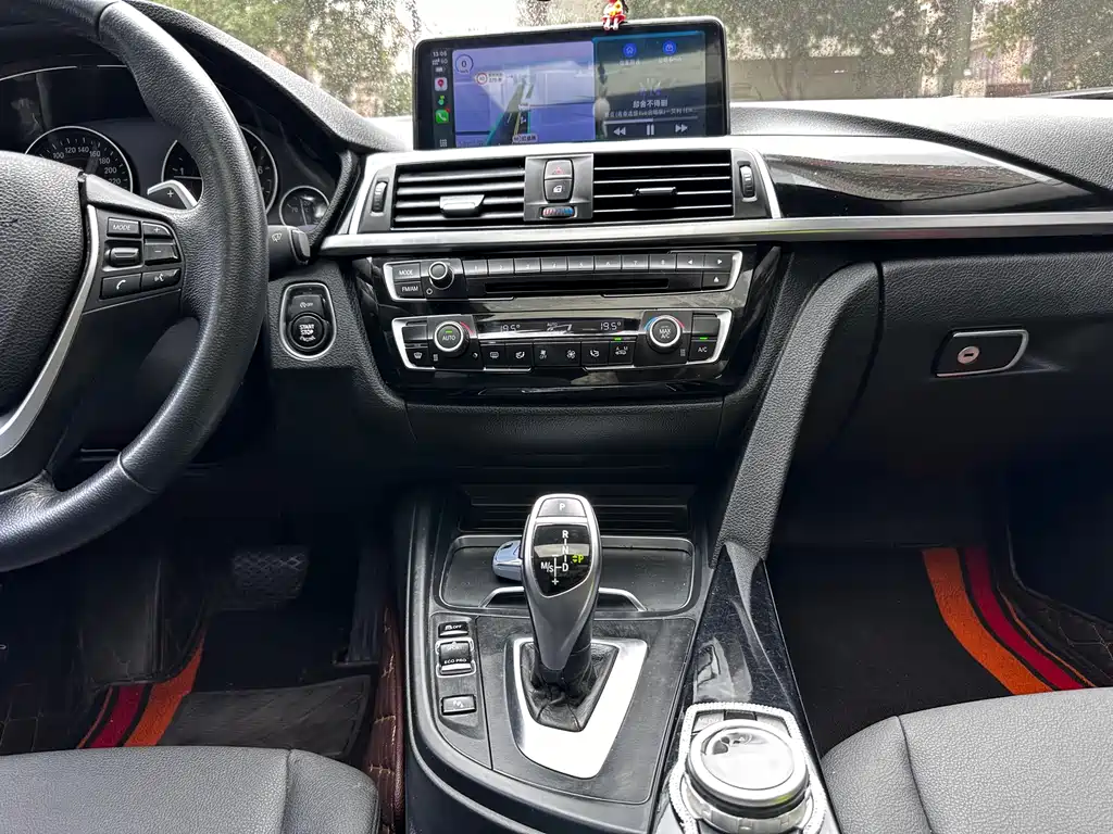 BMW 3 Series 2017 — фото 29