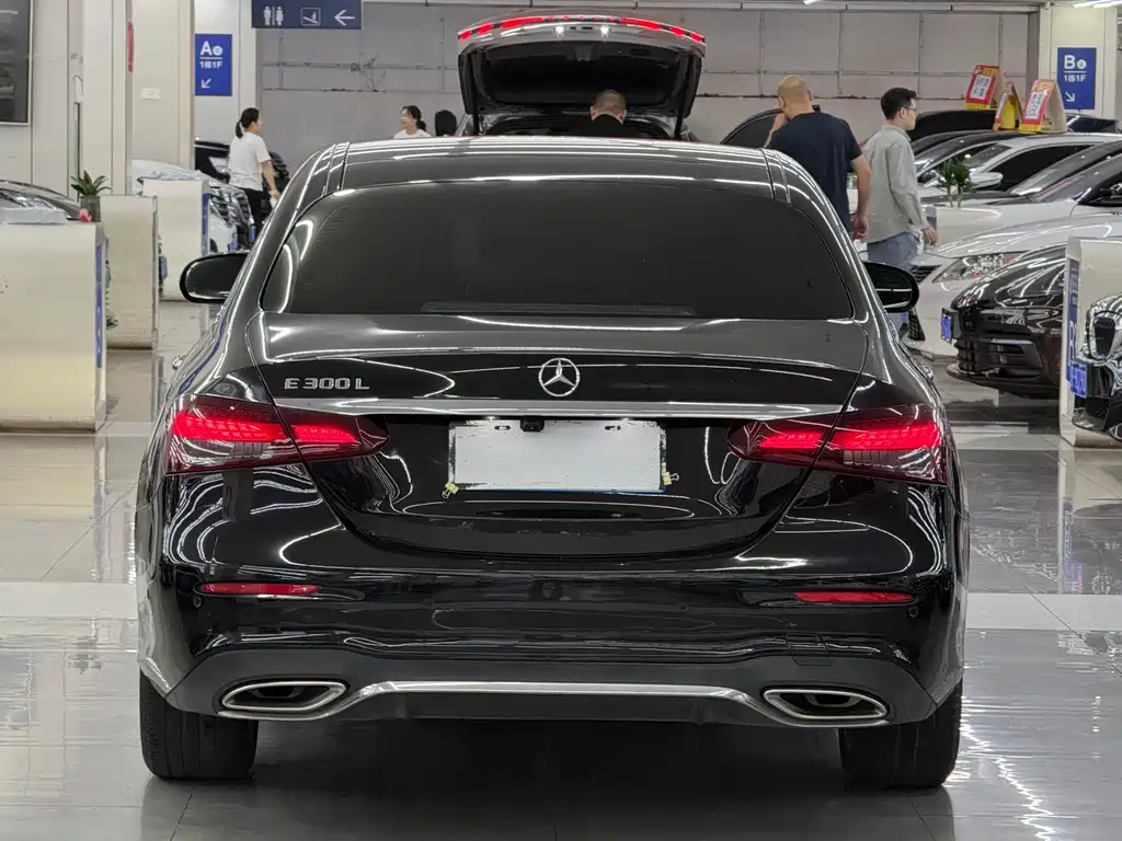Mercedes-Benz E-Class 2021 — фото 13