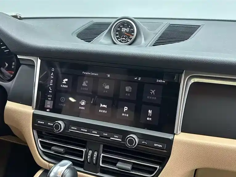 Porsche Macan 2019 — фото 13