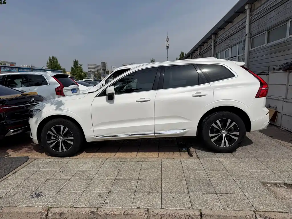 Volvo XC60 2023 — фото 11