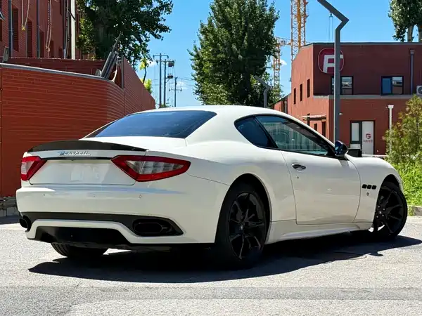 Maserati Granturismo 2013
