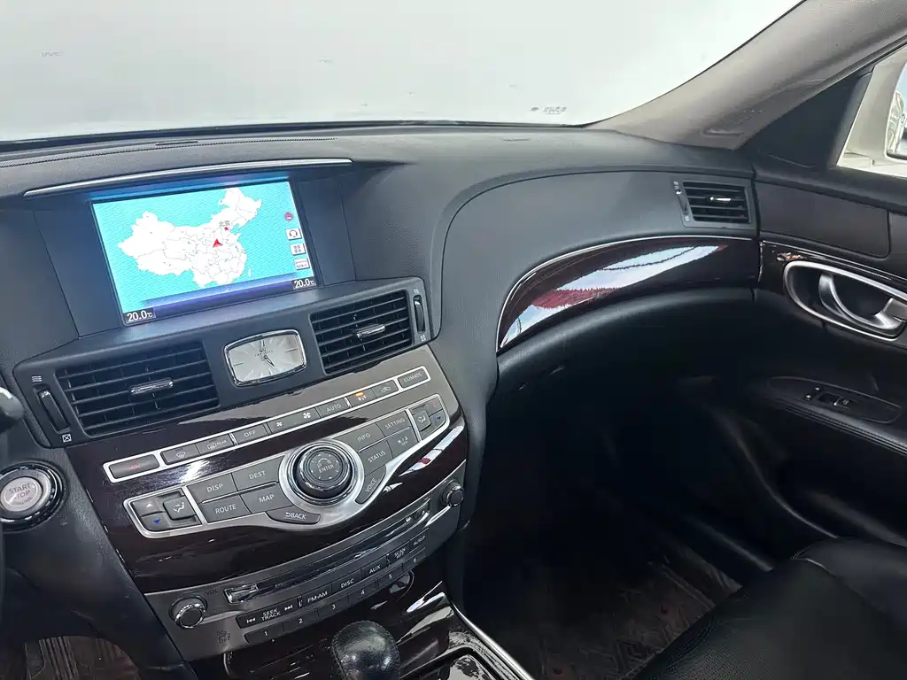 Infiniti Q70 2015 — фото 14