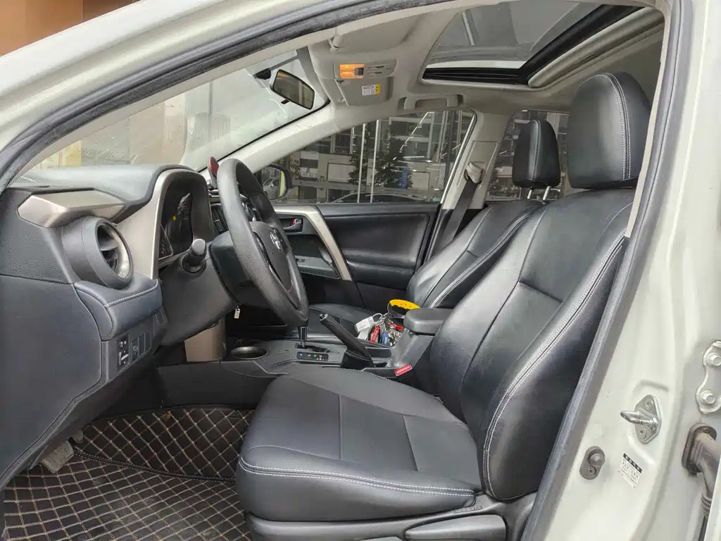 Toyota RAV4 2016 — фото 10