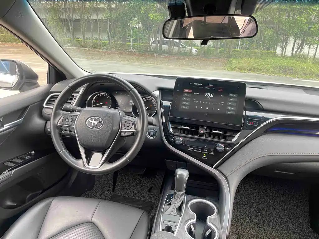 Toyota Camry 2023 — фото 11