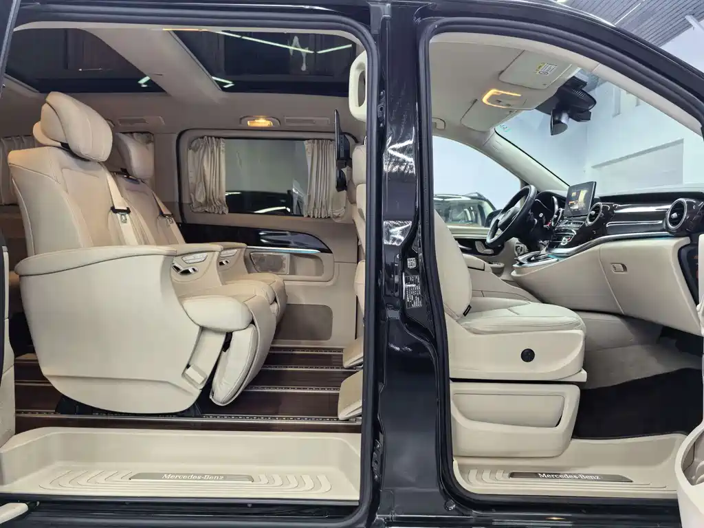 Mercedes-Benz V-Class 2018 — фото 10