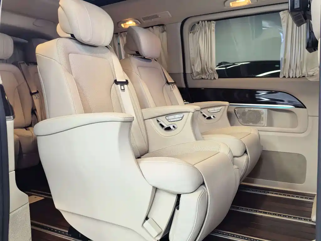 Mercedes-Benz V-Class 2018 — фото 9