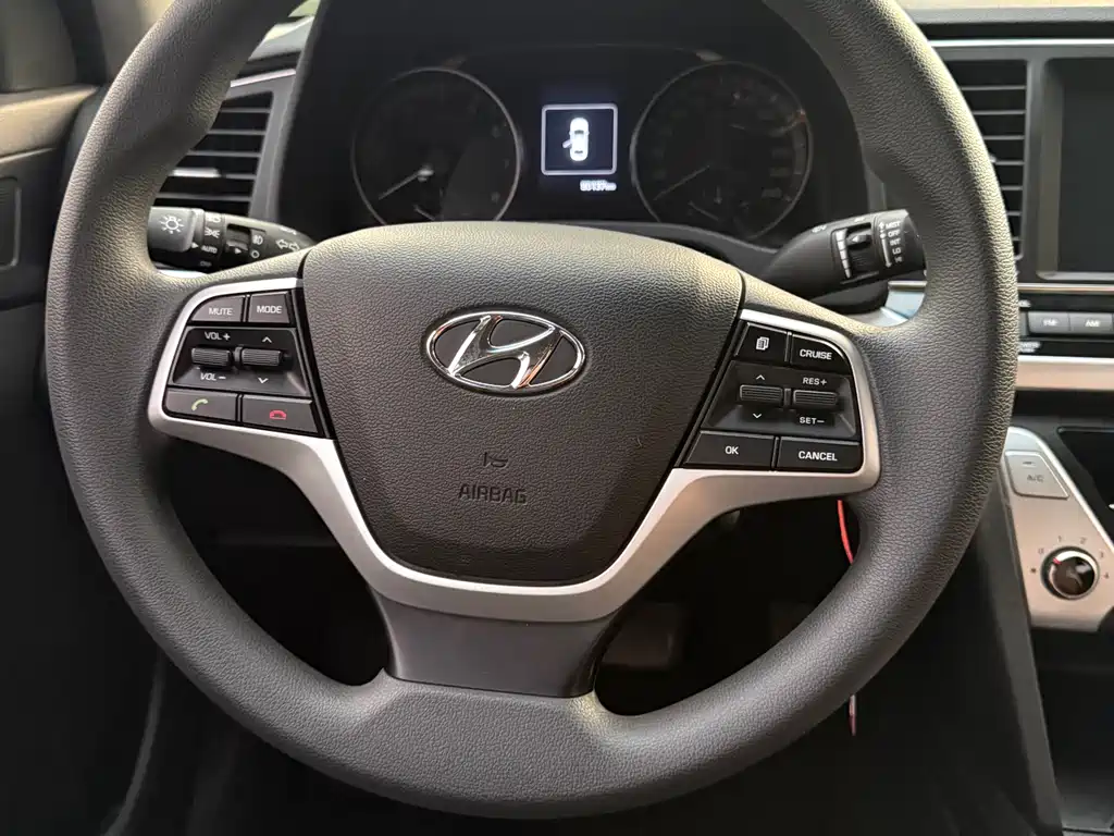 Hyundai Elantra 2017 — фото 16