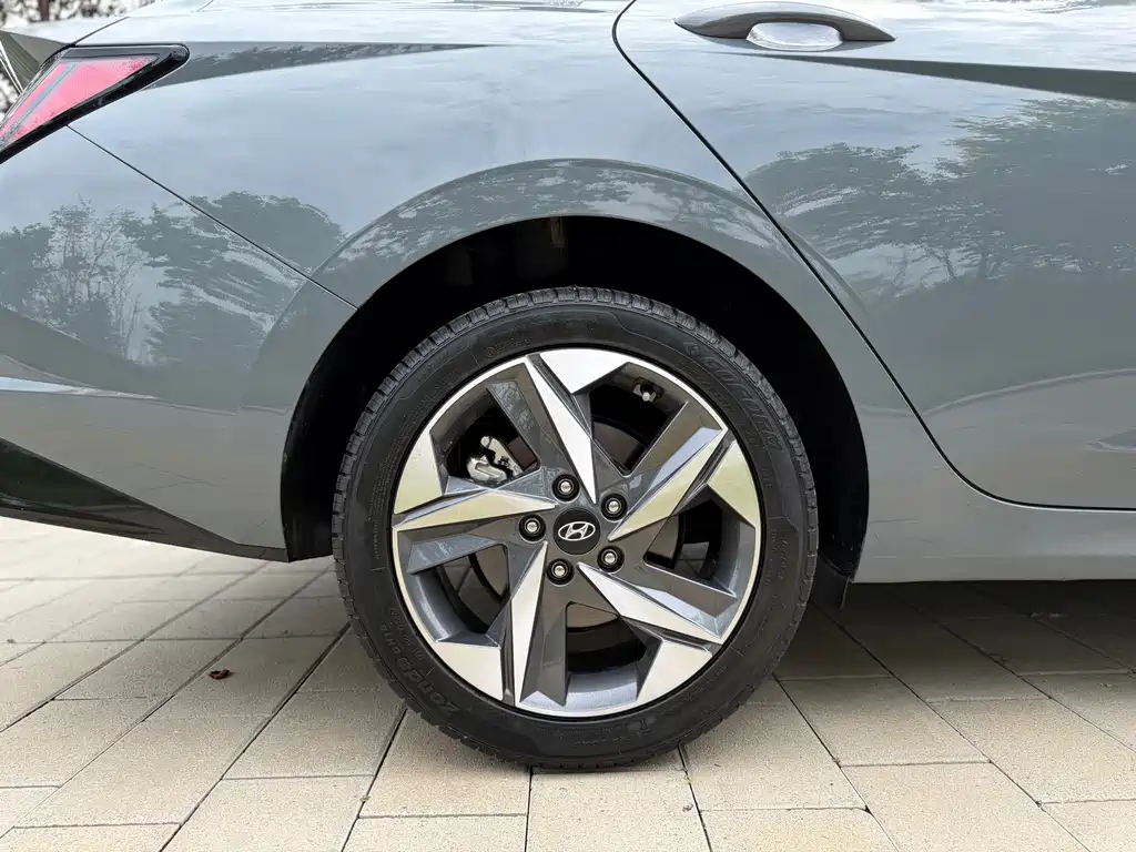 Hyundai Elantra 2022 — фото 18
