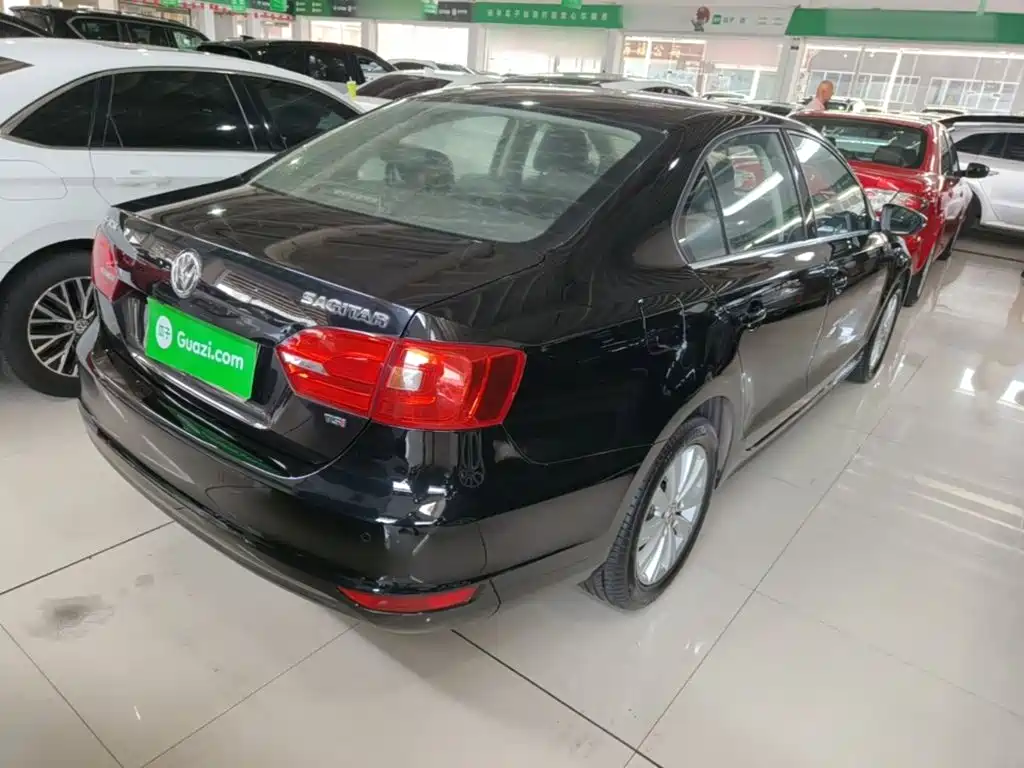 Volkswagen Sagitar 2015