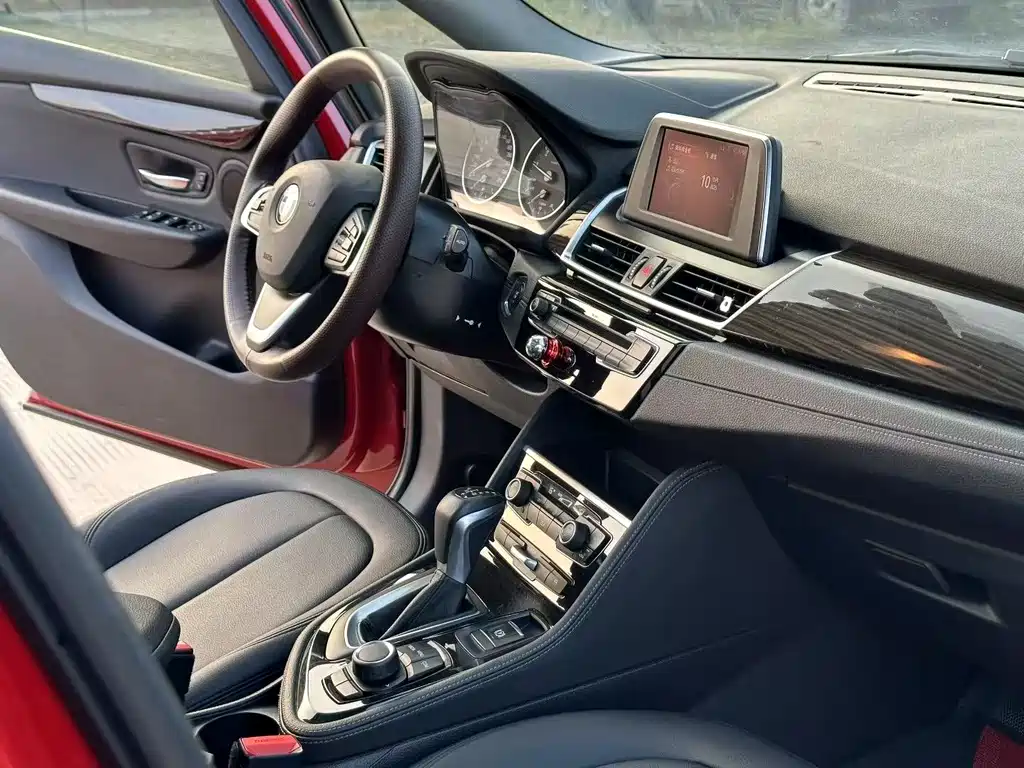 BMW 2 Series Active Tourer 2018 — фото 17