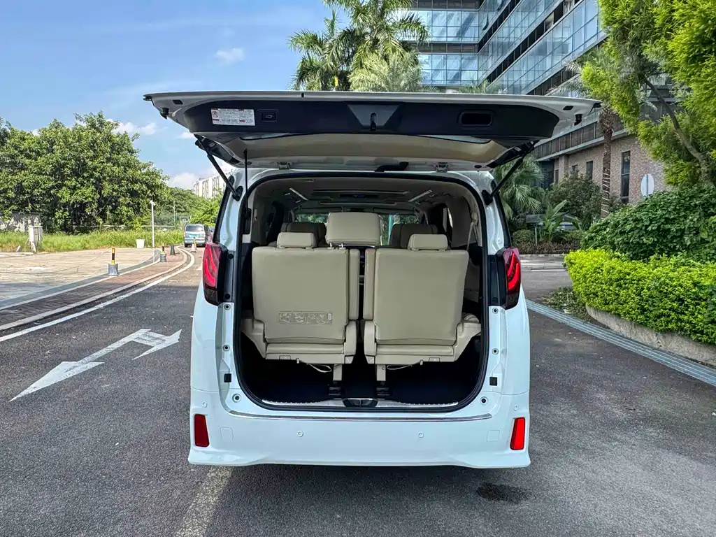 Toyota Alphard 2017 — фото 21