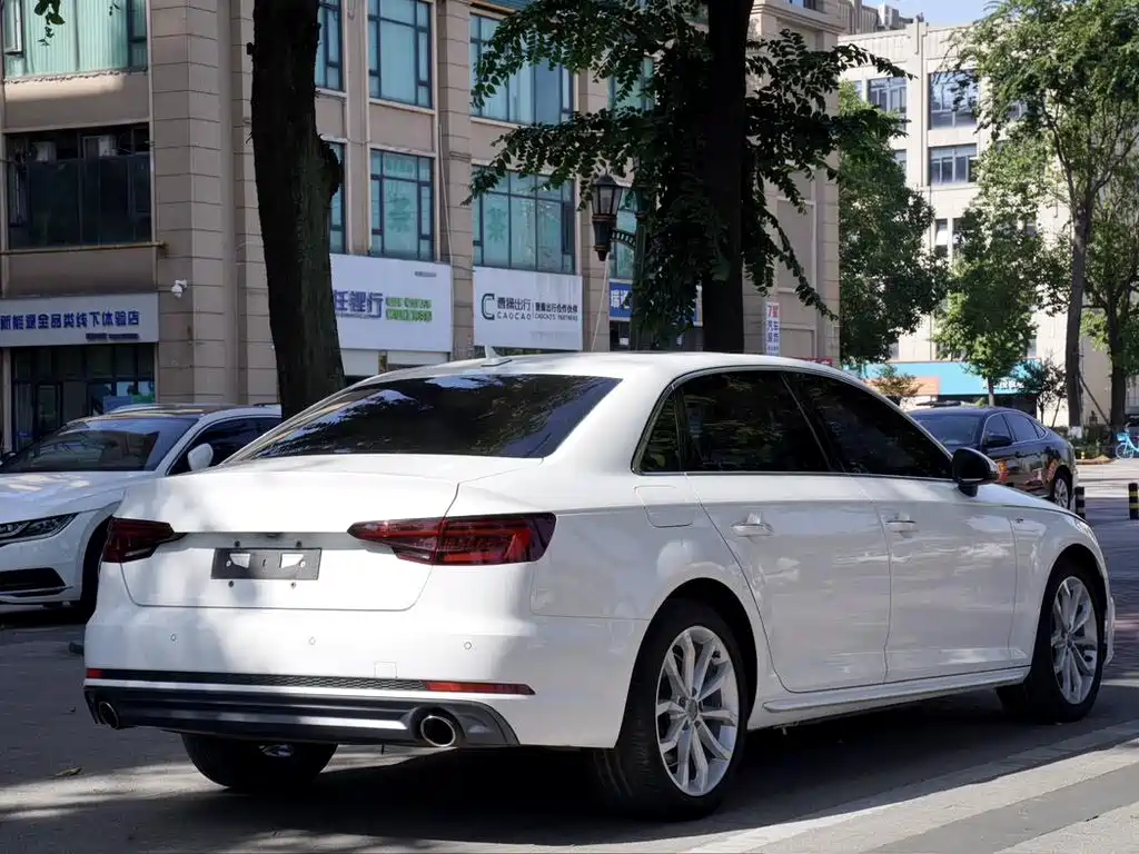 Audi A4L 2018 — фото 16