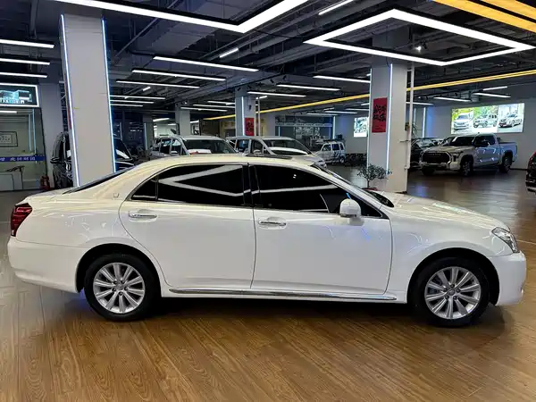 Toyota Crown 2010