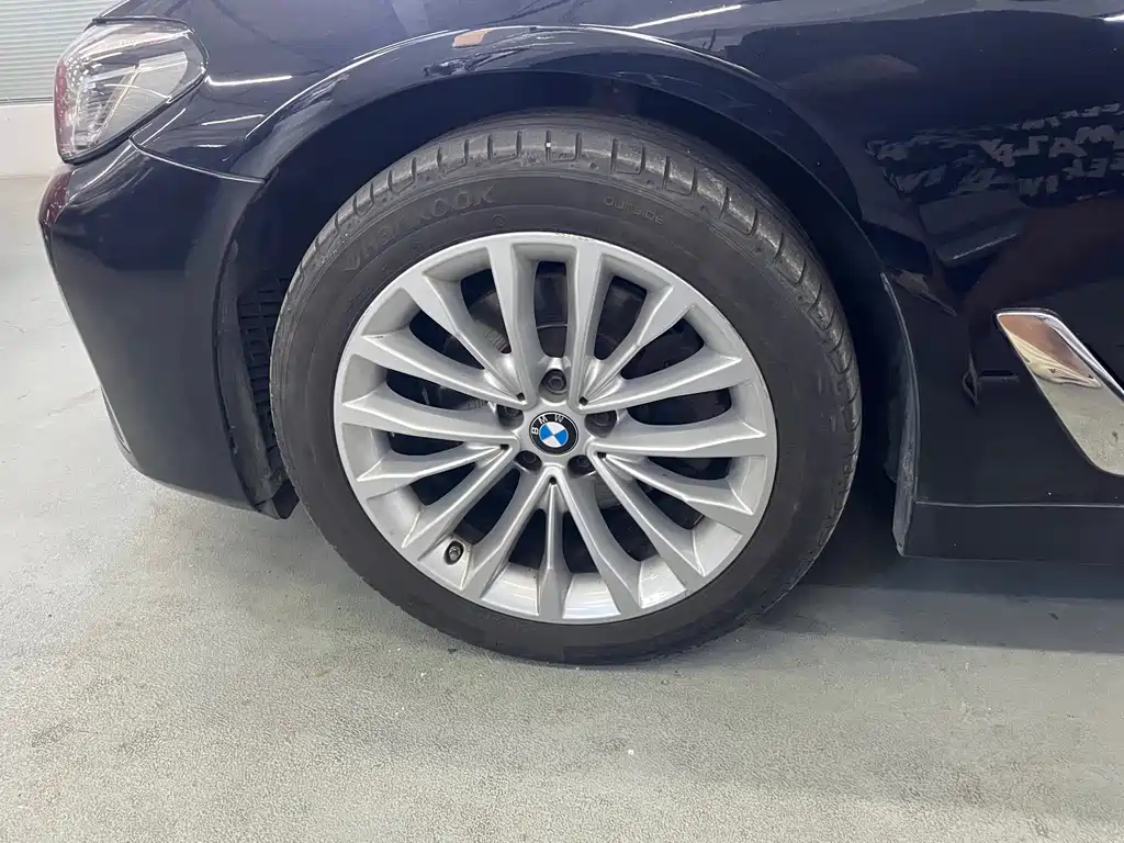 BMW 5 Series 2021 — фото 11