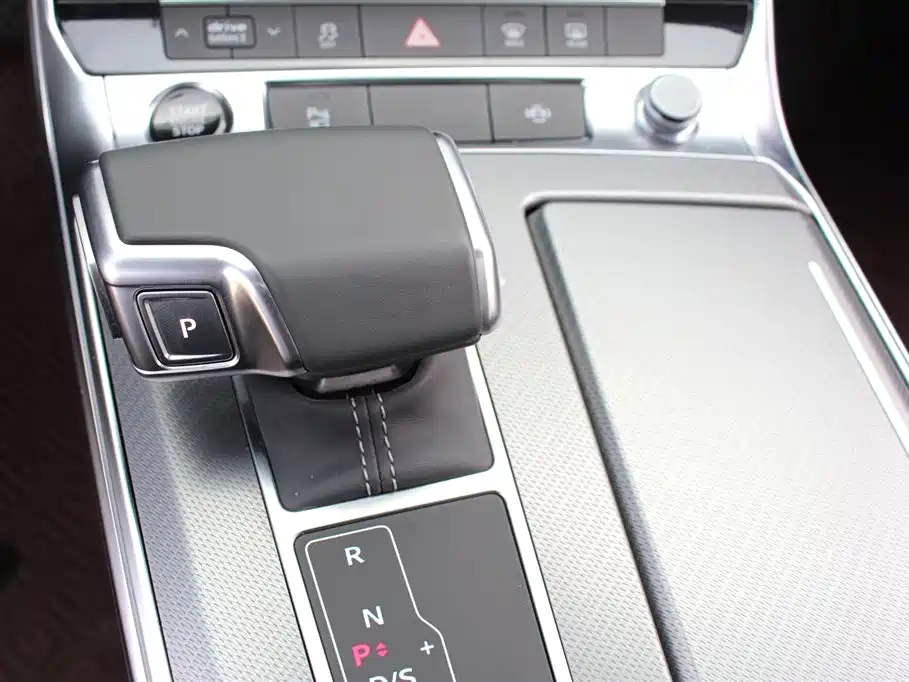 Audi A7L 2024 — фото 9