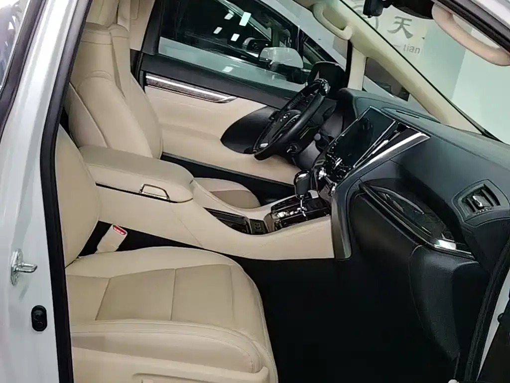 Toyota Alphard 2023 — фото 4