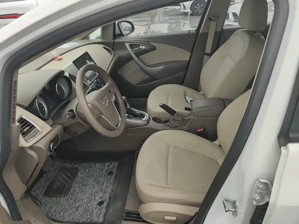 Buick Excelle 2015 — фото 11