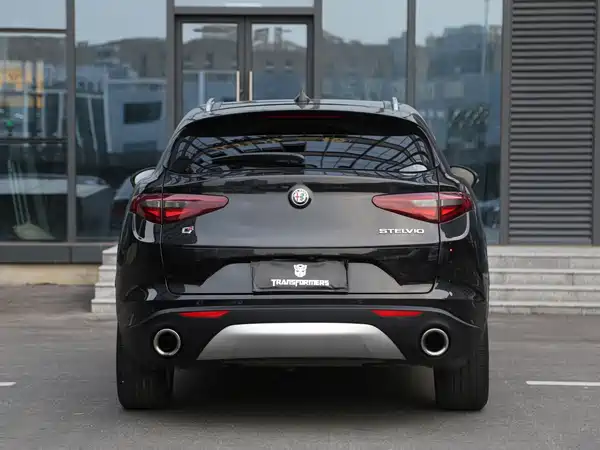 Alfa Romeo Stelvio 2017