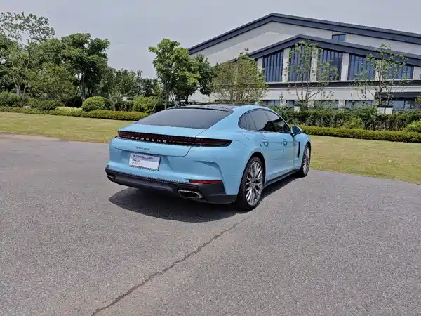 Porsche Panamera 2025
