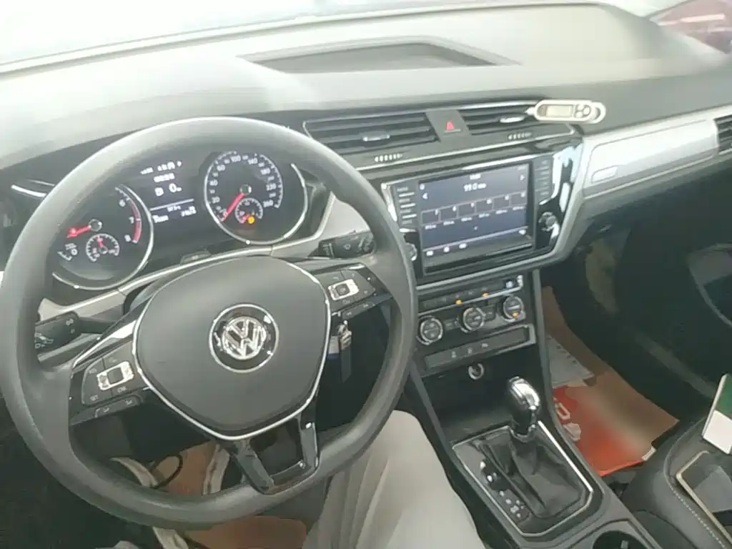 Volkswagen Touran 2018 — фото 10