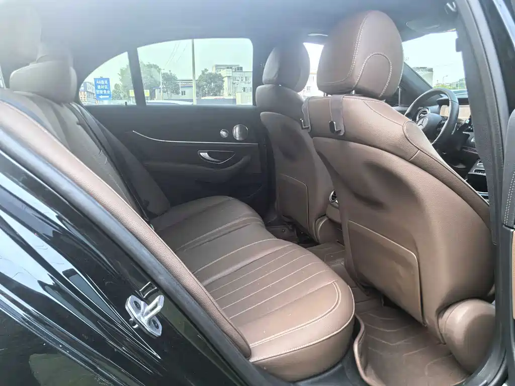 Mercedes-Benz E-Class 2022 — фото 10