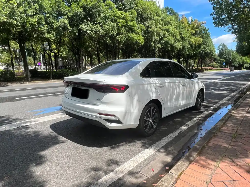 Geely Emgrand 2023