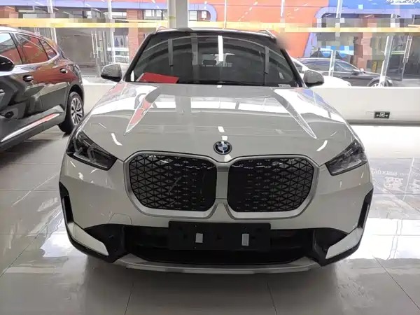 BMW iX1 2025