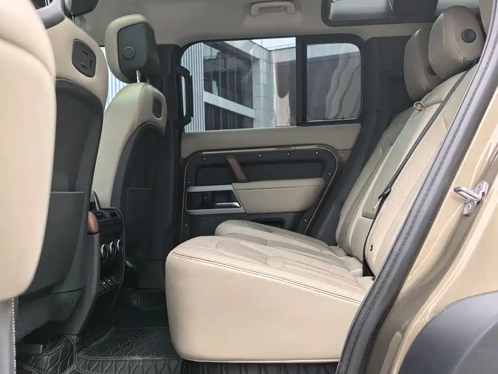 Land Rover Defender 2020 — фото 11
