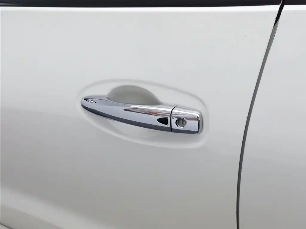 Nissan Terra 2019 — фото 18