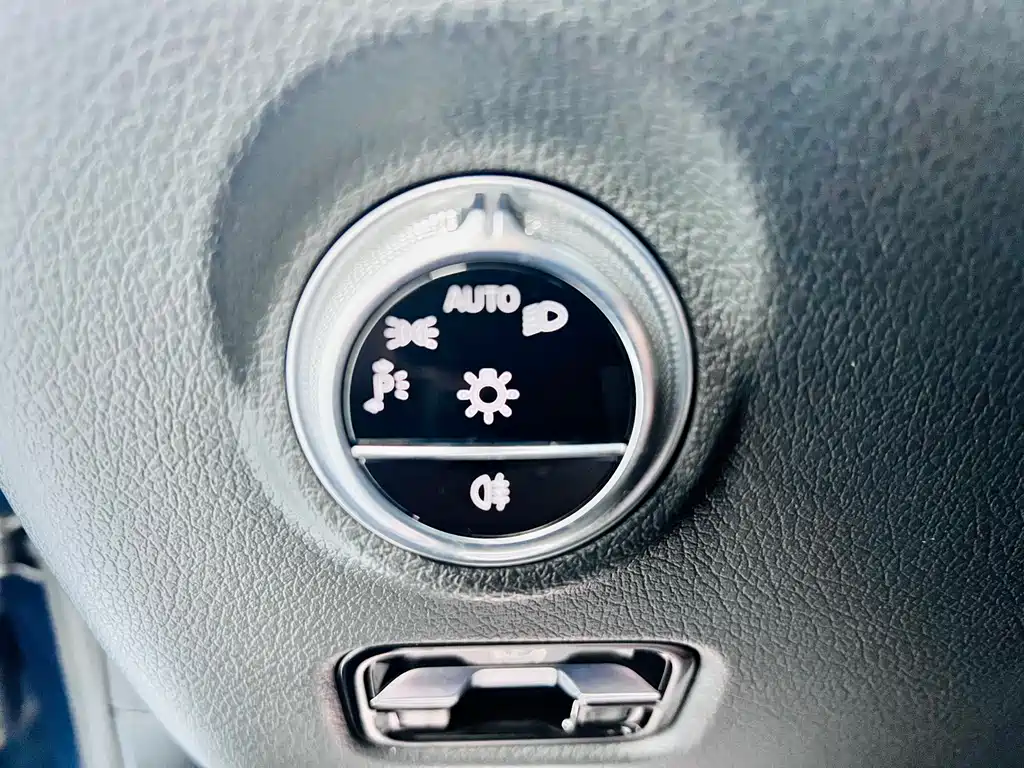 Mercedes-Benz C-Class 2023 — фото 13
