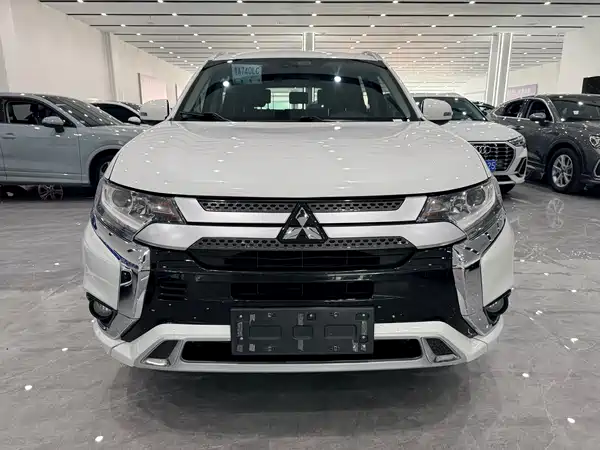 Mitsubishi Outlander 2023
