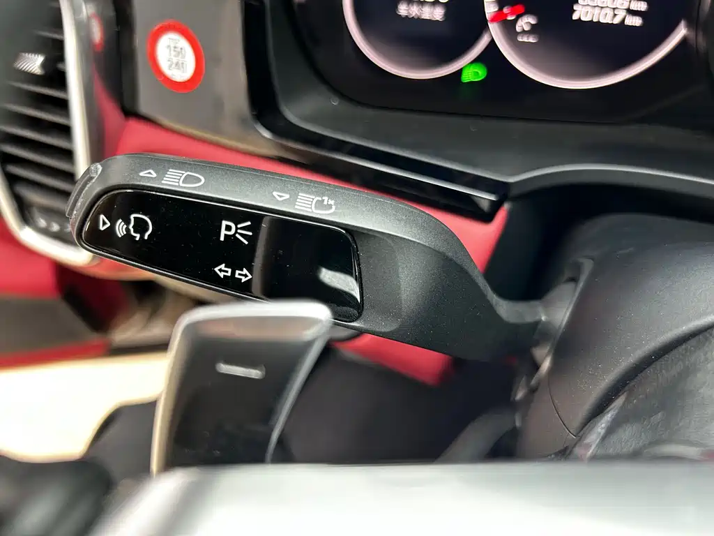 Porsche Cayenne 2019 — фото 9