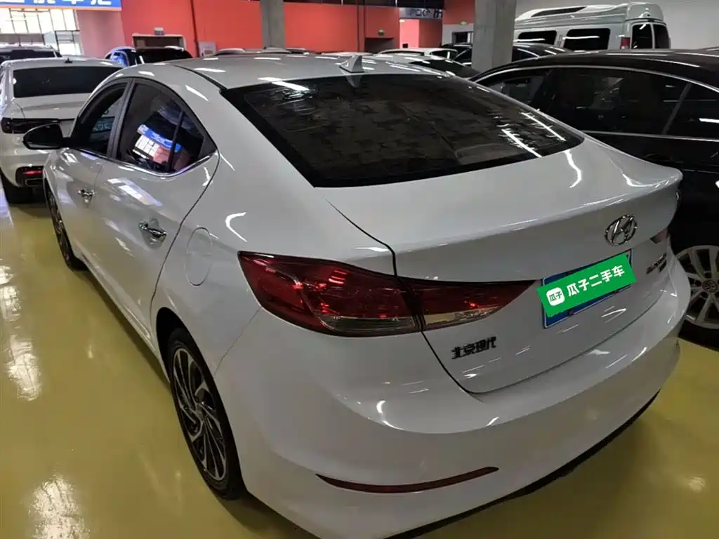 Hyundai Elantra 2020 — фото 5