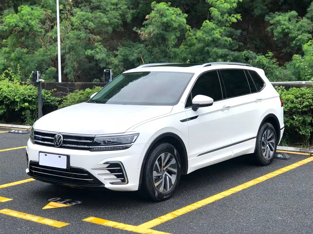 Volkswagen Tiguan L Plug-In Hybrid 2021 — фото 1