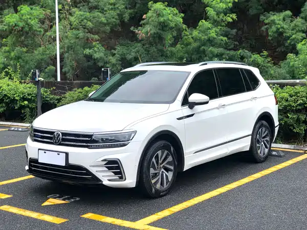 Volkswagen Tiguan L Plug-In Hybrid 2021