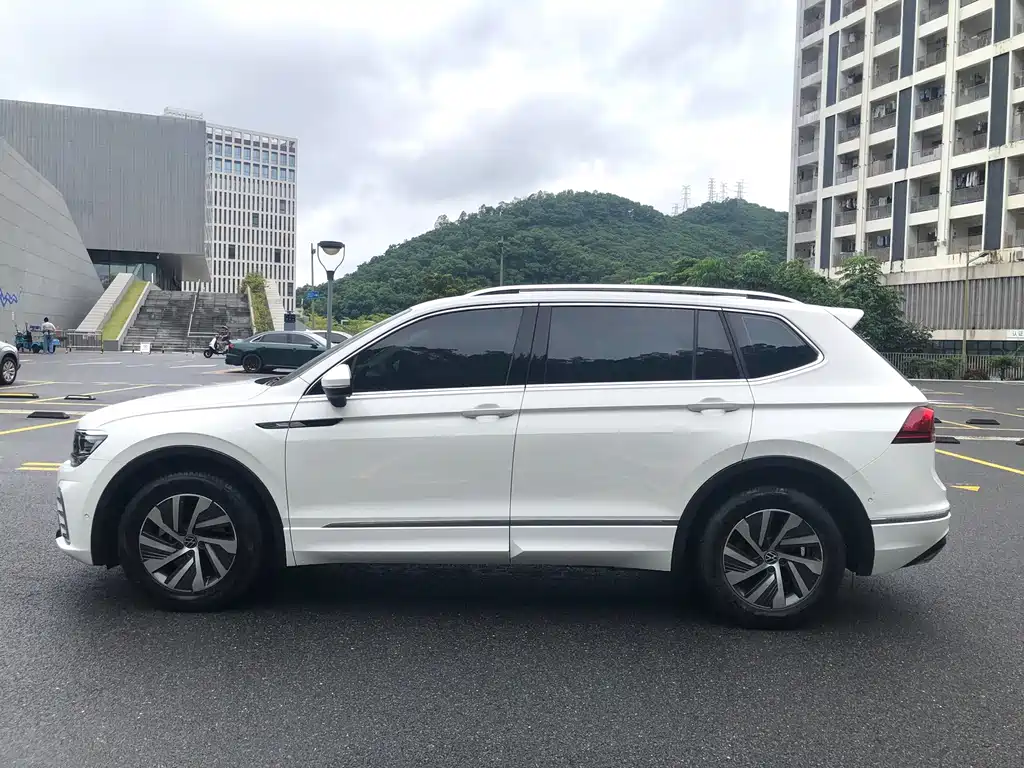 Volkswagen Tiguan L Plug-In Hybrid 2021 — фото 7