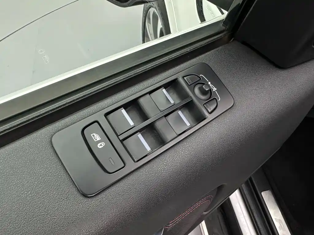 Land Rover Discovery Sport 2023 — фото 24