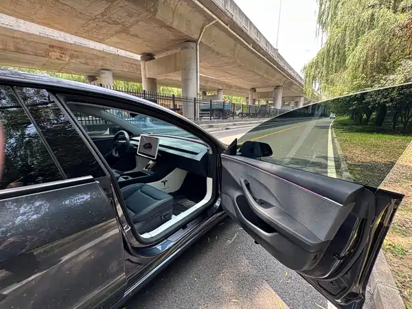 Tesla Model 3 2025