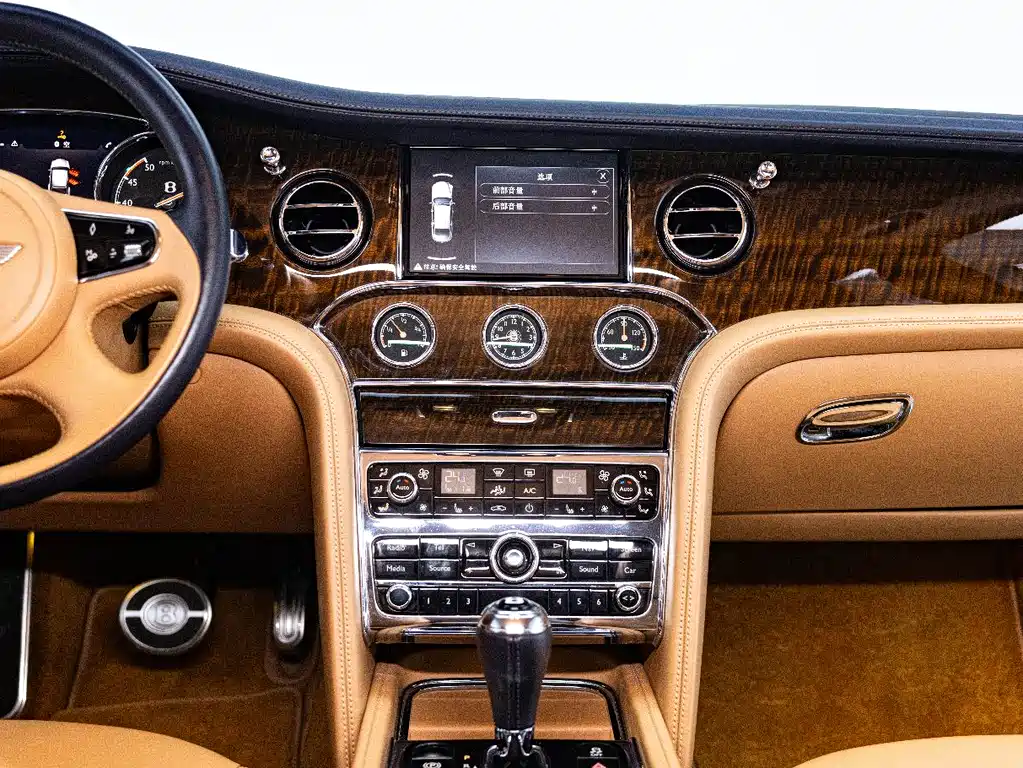 Bentley Mulsanne 2017 — фото 11