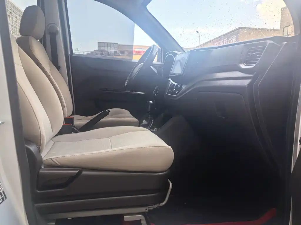 Wuling Hongguang V 2023