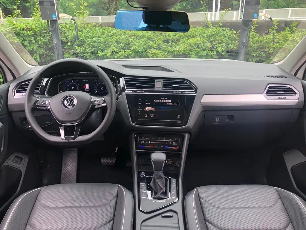 Volkswagen Tiguan L Plug-In Hybrid 2021 — фото 13